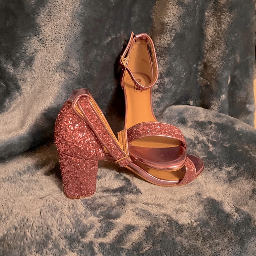 Beautiful purple glitter heels!